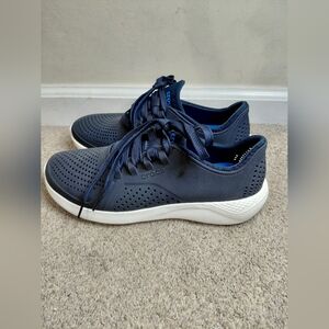 Crocs Men's Size 8 Navy Blue Casual Shoes